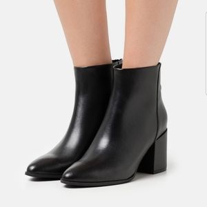 🖤Steve Madden Black Leather Jillian Leather Boots, Sz 9, Like New!